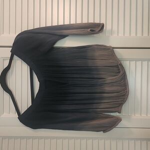 .Guess top with 3 quarter sleeves.